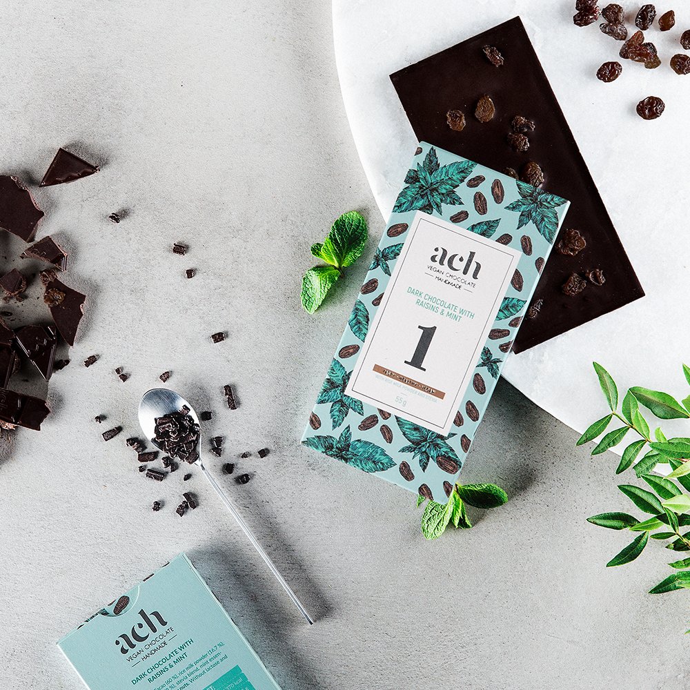 Dark chocolate with raisins and mint